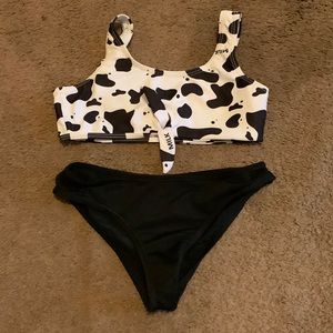 It’s black and white bikini!size 140